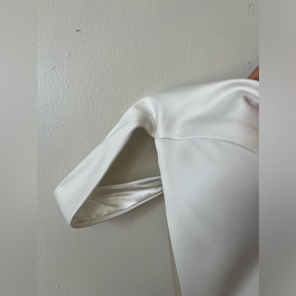 Off-the-Shoulder Modern Wedding Dress size 10 - Picture 6 of 11
